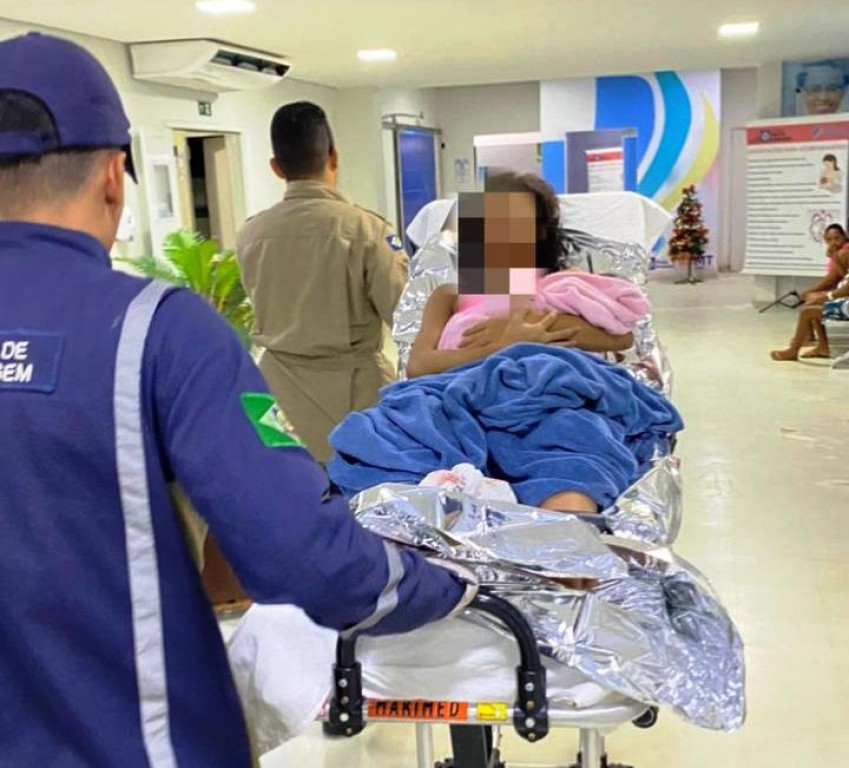 Corpo de Bombeiros auxilia mãe e bebê recém-nascida após parto Corpo de Bombeiros auxilia mãe e bebê recém-nascida após parto em casa