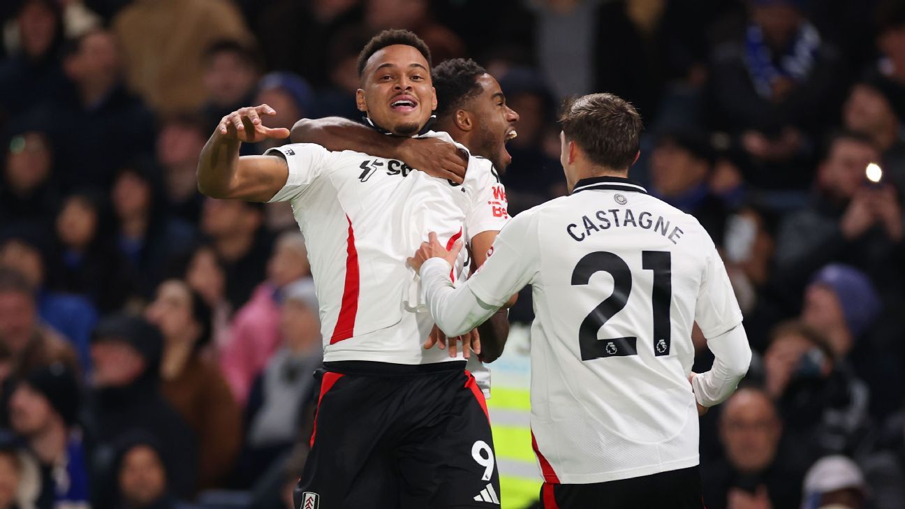 Ex-Flamengo marca no fim, e Fulham arranca vitória de virada Ex-Flamengo marca no fim, e Fulham arranca vitória de virada sobre o Chelsea