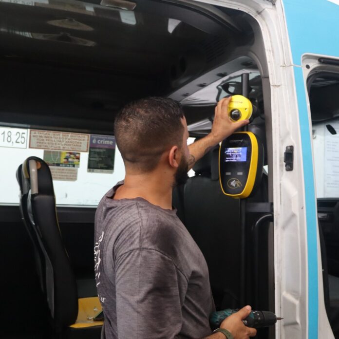 Detro-RJ inicia implantação de Biometria Facial em Vans Intermunicipais