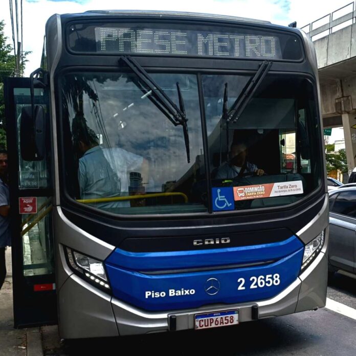 Linha 1-Azul do Metrô de SP funciona de Jabaquara a Santana neste domingo (26); trabalhos de limpeza continuam