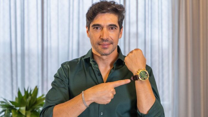 Abel Ferreira lança relógio personalizado com 500 unidades Abel Ferreira lança relógio personalizado com 500 unidades
