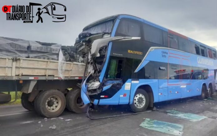 Acidente entre ônibus da empresa Guanabara e caminhão na Rodovia Anhanguera, em Guará (SP), deixa feridos na madrugada desta segunda-feira (27)