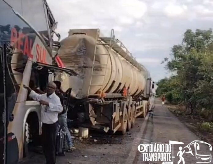 Acidente envolvendo caminhão, carro e ônibus da Real Sul deixa mortos e feridos em Alvorada do Norte (GO) nesta terça-feira (21)
