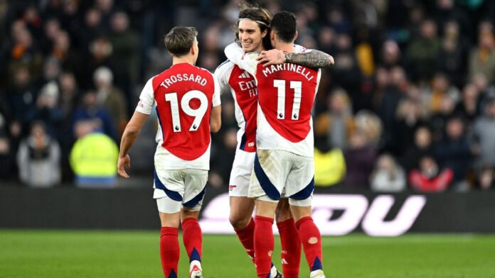 Arsenal vence Wolves com direito a ex-Flamengo expulso
