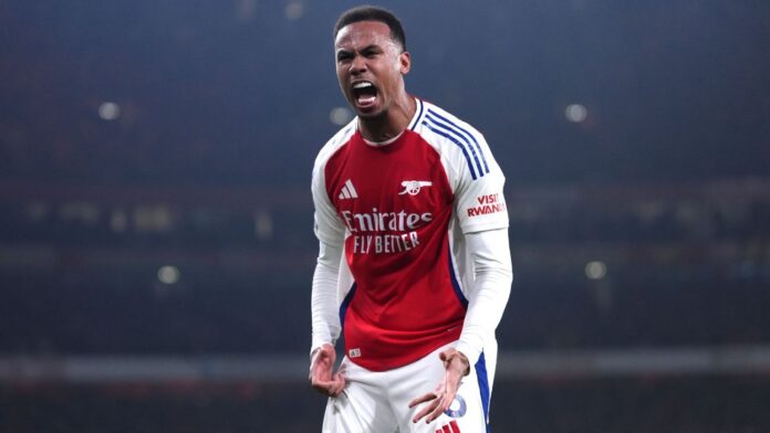 Arsenal vence o Tottenham e encosta no líder Liverpool na Premier League