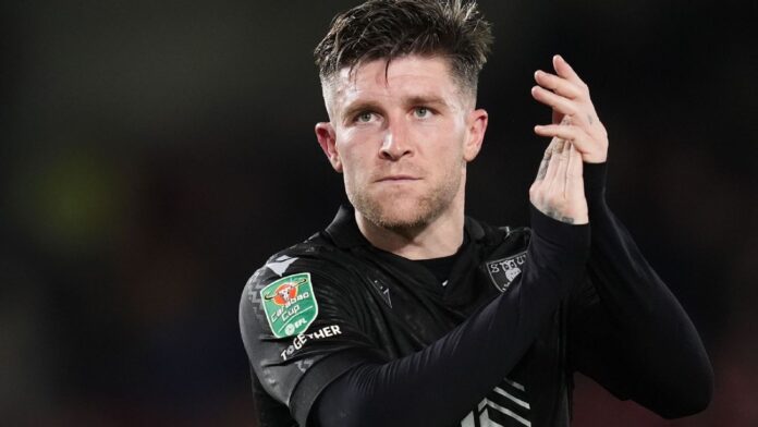 Atacante da 2ª divisão inglesa confirma negociação com Santos: 'Uma surpresa'