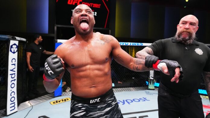 'Candidato a nocaute do ano': Cesinha Almeida enlouquece Poatan e lutadores do UFC