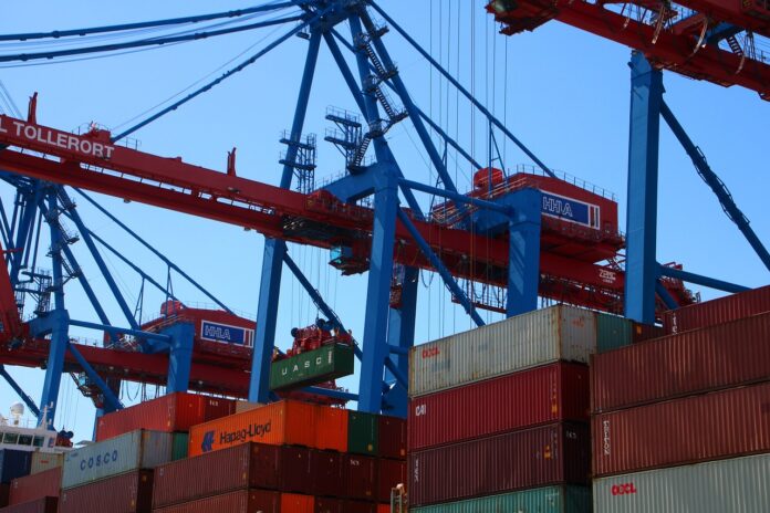Com terminal em Santos, Cofco amplia capacidade de exportação no Brasil