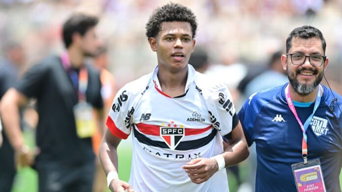 Como vida de herói do São Paulo na Copinha mudou de um dia para o outro