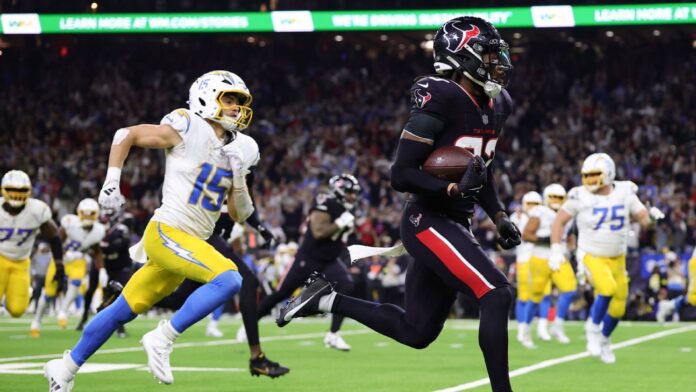 Defesa dos Texans brilha e comanda vitória sobre os Chargers nos playoffs