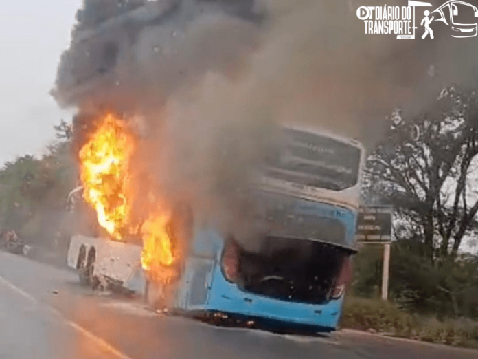 Dois ônibus da EMTRAM pegam fogo em rodovias