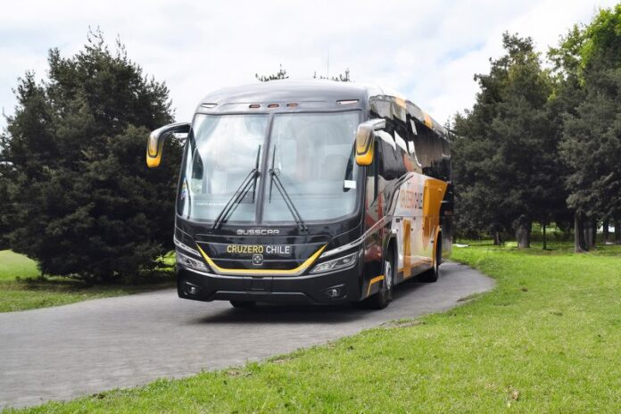 Empresa Cruzero do Chile adquire dois ônibus Busscar Vissta Buss 345, da família NB1