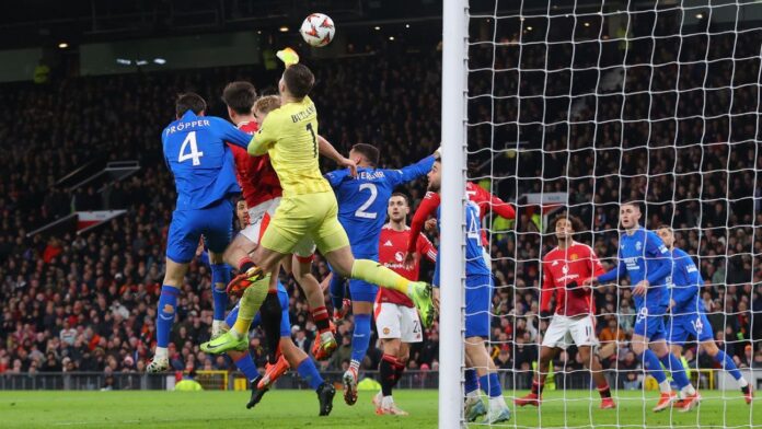 Europa League: com gol contra bizarro, United vence Rangers e encaminha vaga nas oitavas