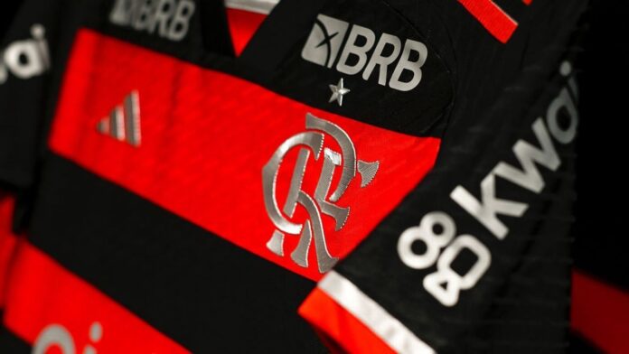 Flamengo acerta patrocínio para as mangas da camisa, e conselheiros votarão aprovação