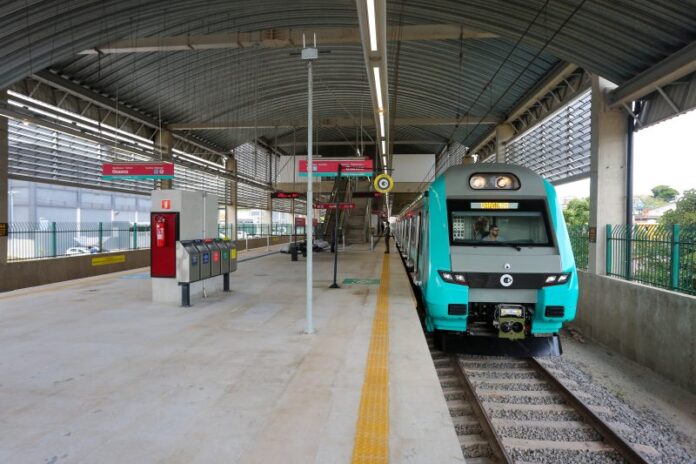 Governador Tarcísio de Freitas prevê novo pátio de manobra na Estação Varginha, da Linha 9-Esmeralda, para final do segundo semestre de 2025
