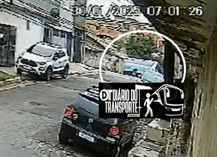 Imagens mostram micro-ônibus da A2 invadindo casa na região do Jabaquara, na zona Sul de São Paulo