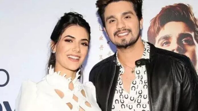 Jade Magalhães exibe look do dia, usado pela filha com Luan Santana: ‘Branco’