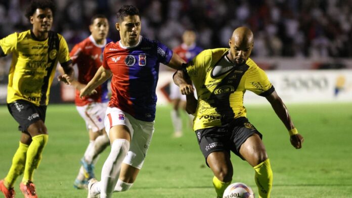 Jogo do Paraná tem erro bizarro de arbitragem e deve ser anulado