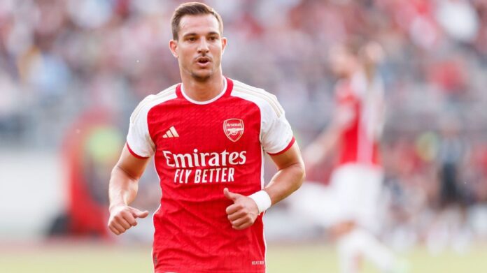 Lateral ex-Arsenal vê jogo no Morumbis e negocia com São Paulo