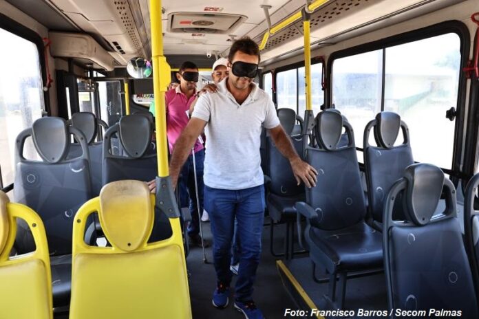 Motoristas do transporte coletivo de Palmas (TO) participam de conscientização para atender pessoas com deficiência