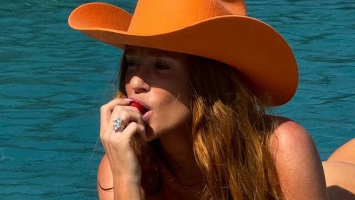 Na piscina, Marina Ruy Barbosa exibe anel de mais de R$ 6 milhões: ‘Milagres 40 graus ‘