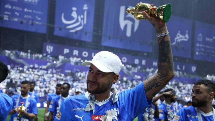 Neymar faz discurso e se despede dos companheiros de Al Hilal