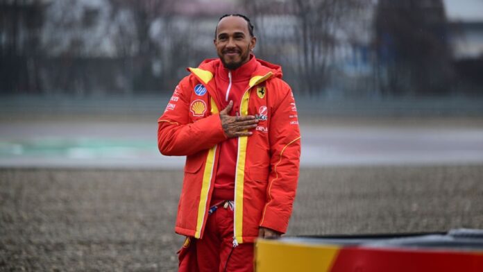 O discurso emocionado de Hamilton após pilotar Ferrari pela 1ª vez
