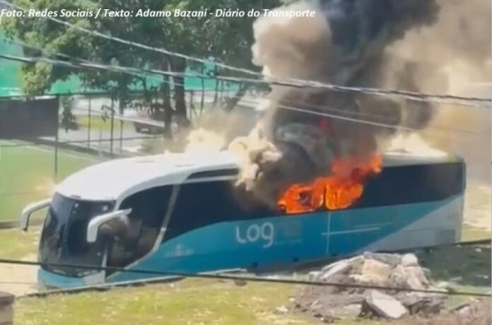 Ônibus da Log Rio pega fogo em Vitória (ES) nesta sexta (17)