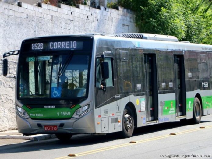 Operação da Polícia Militar no Centro de São Paulo provoca desvios em quatro linhas de ônibus municipais na tarde desta terça-feira (21)