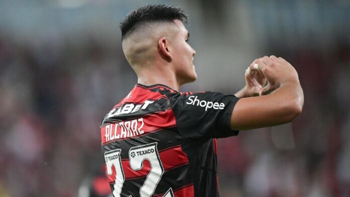 Por que Flamengo liberou Alcaraz um dia após gol e elogios?