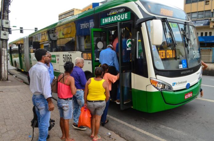 Prefeito de Cuiabá (MT) debate soluções para melhorar o transporte público da capital com empresários e representantes do sistema