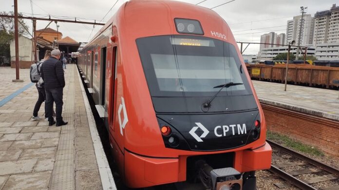Presença de usuário nos trilhos na região da Estação Vila Clarice afeta operação da Linha 7-Rubi na noite desta quarta-feira (29)