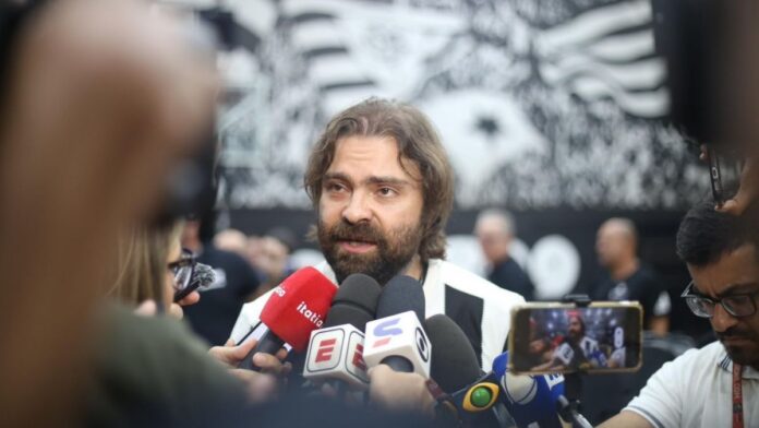 Presidente do Botafogo dispara contra 'fake news' sobre premiação