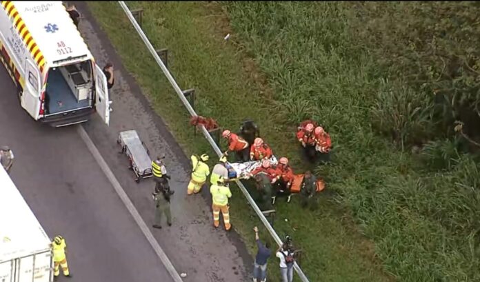 Rodovia dos Bandeirantes tem trânsito liberado após interdição total durante resgate e atendimento a vítimas de queda de helicóptero na manhã desta sexta (17)