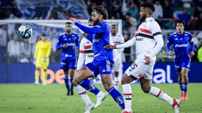 São Paulo arranca empate com Cruzeiro após trapalhadas de Cássio e Fabrício Bruno
