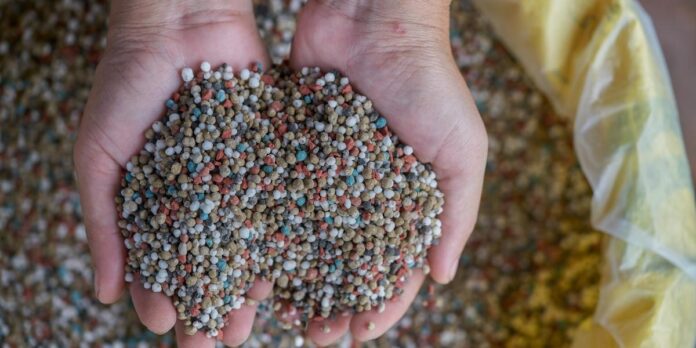 UE planeja tarifas sobre produtos agrícolas e fertilizantes da Rússia e Bielorrússia