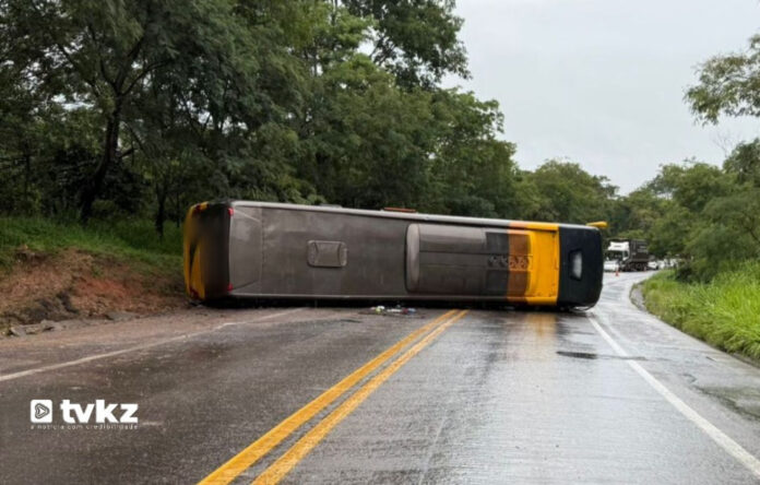 Acidente com ônibus de fretamento deixa feridos na BR-262 próximo a Ibiá (MG)