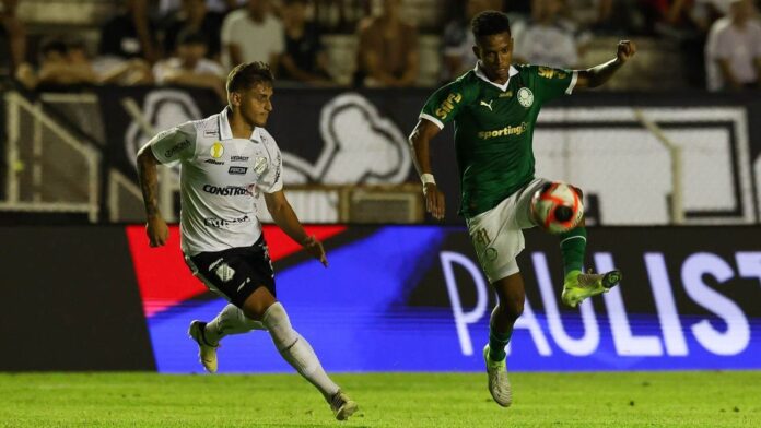 Auxiliar do Palmeiras explica por que Estêvão começou no banco