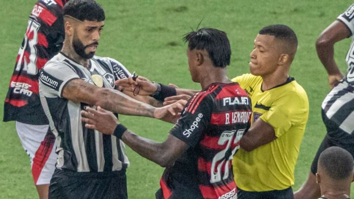 Barboza se manifesta após briga que custou dente em Flamengo x Botafogo