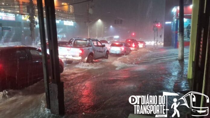 Cidade de São Paulo fica em estado de atenção para alagamentos na noite desta quinta-feira (6)