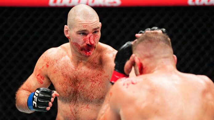 Du Plessis quebra nariz de Strickland e mantém cinturão do UFC