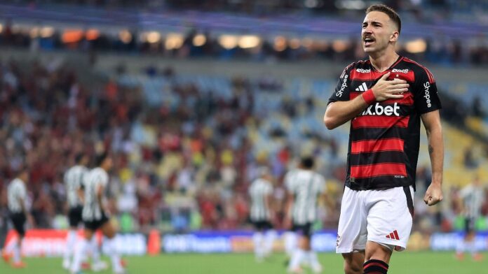 Flamengo vence Botafogo e encaminha classificação no Carioca