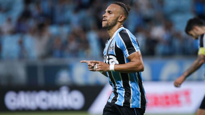 Grêmio goleia Pelotas e encaminha vaga à semifinal do Gaúcho