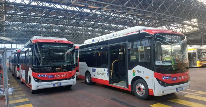 Higer entrega 20 minibus elétricos Azure para empresa de transporte público de Nápoles, Itália