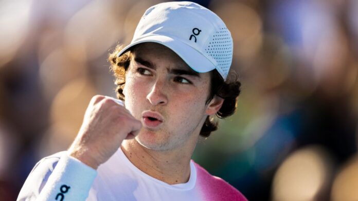 João Fonseca elimina top 50 em estreia e supera marca de Nadal no ATP de Buenos Aires