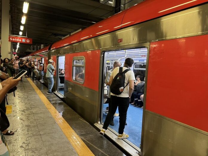 Linha 7 Rubi e Linha 10 Turquesa da CPTM são afetadas por causa de chuva e problemas de sinalização na noite desta terça (18)