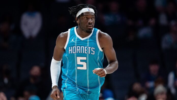 MELOU! Troca entre Lakers e Hornets por Mark Williams e Knecht é cancelada