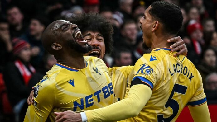 Manchester United joga mal e cai para o Crystal Palace em casa