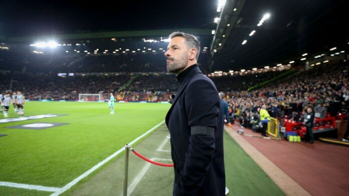 O reencontro de Van Nistelrooy com o United meses após demissão surpresa