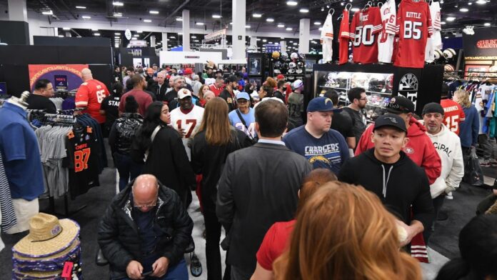 Preços de loja da NFL no Super Bowl não afastam multidão de fãs